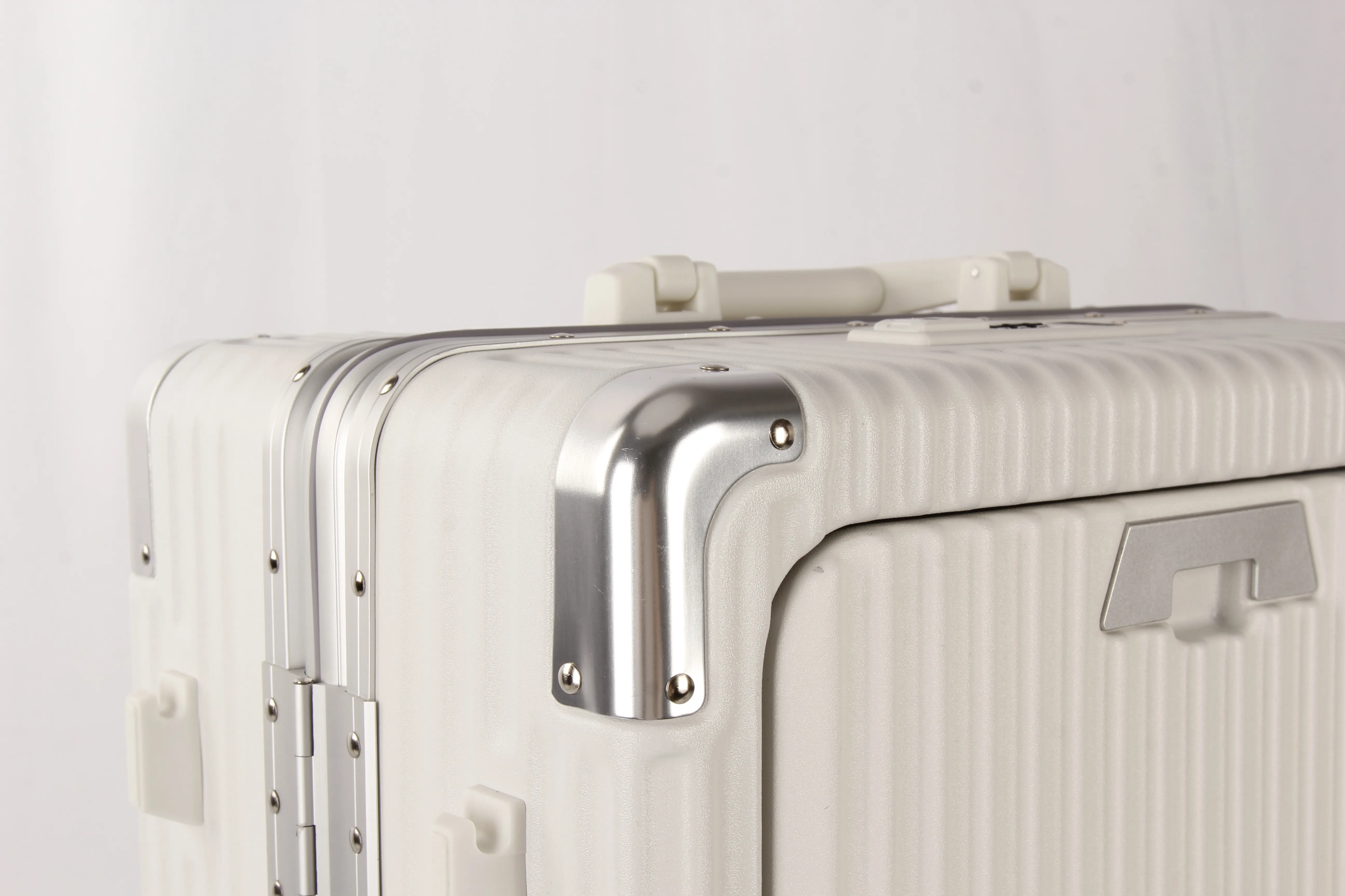 ПРОЧНАЯ РАМА, НАДЕЖНАЯ ЗАЩИТА