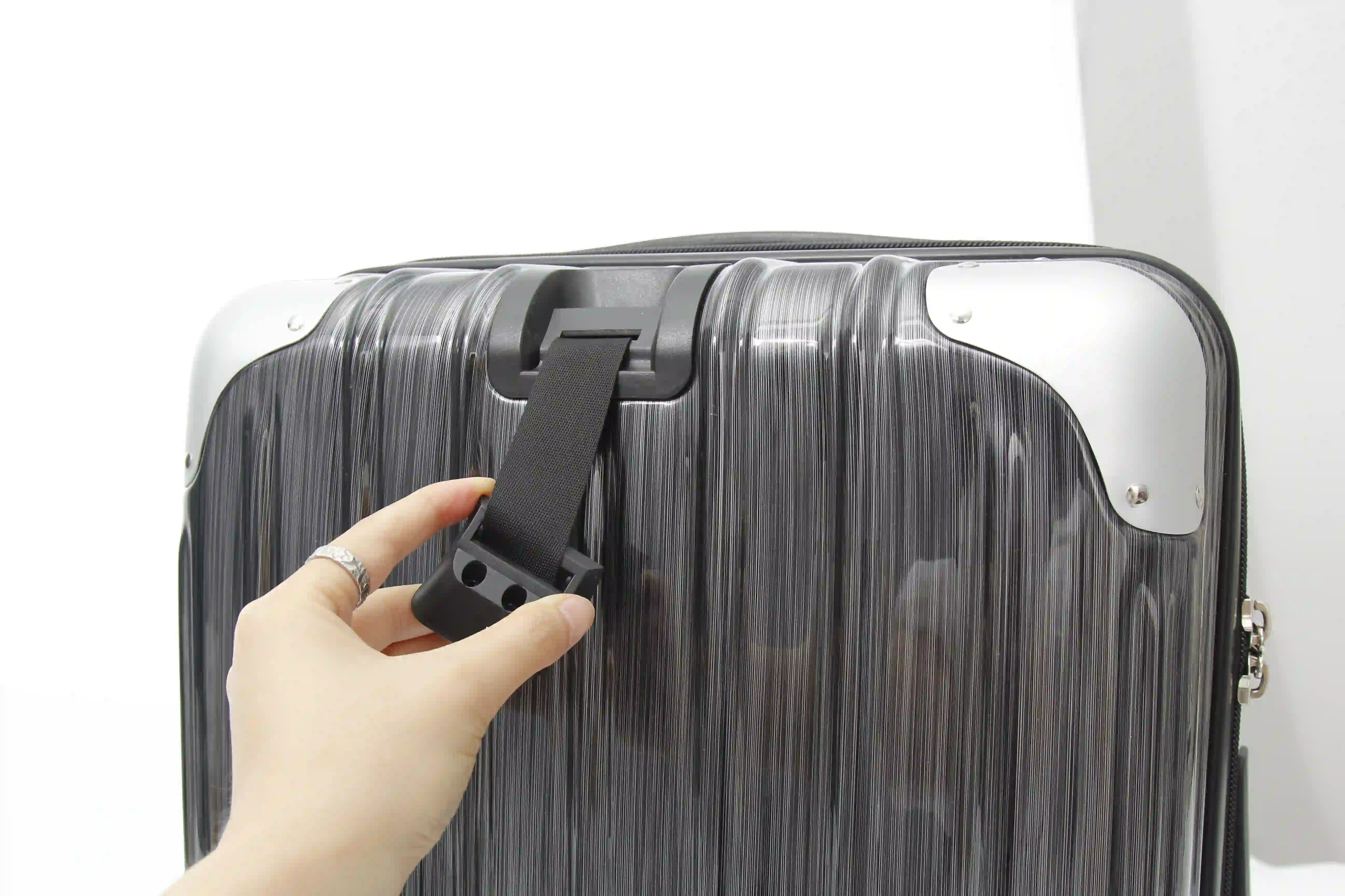 HIDDEN LUGGAGE STRAP