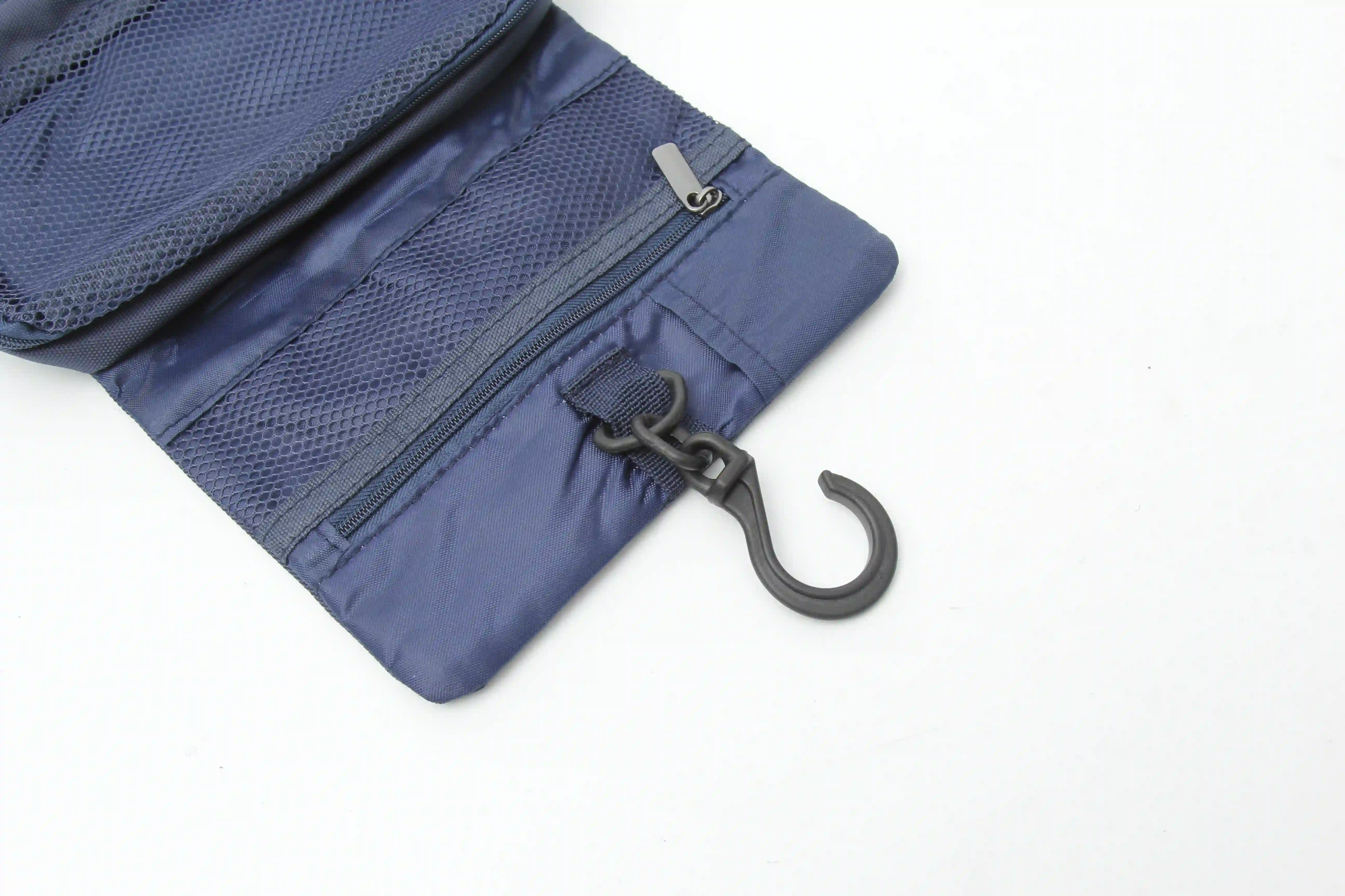 A TRAVEL HIDDEN IN THE DETAILS