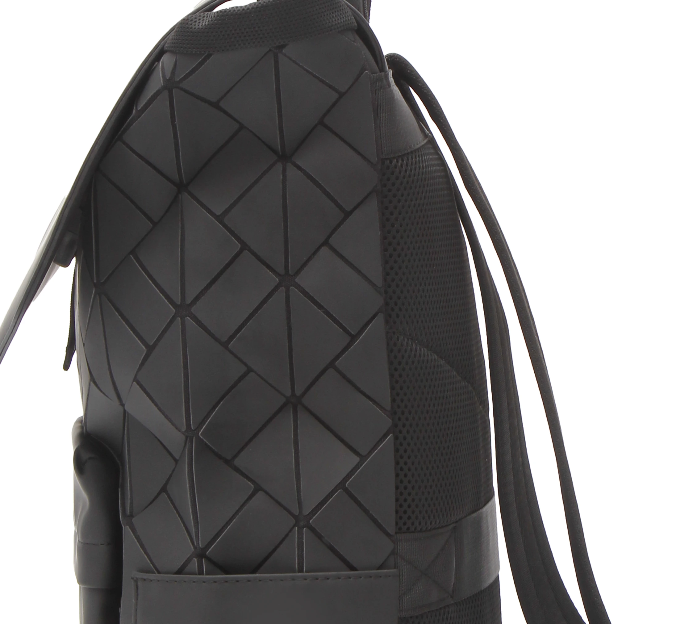 ДЕЛИКАТНЫЙ, СКРЫТЫЙ В АЛМАЗЕ