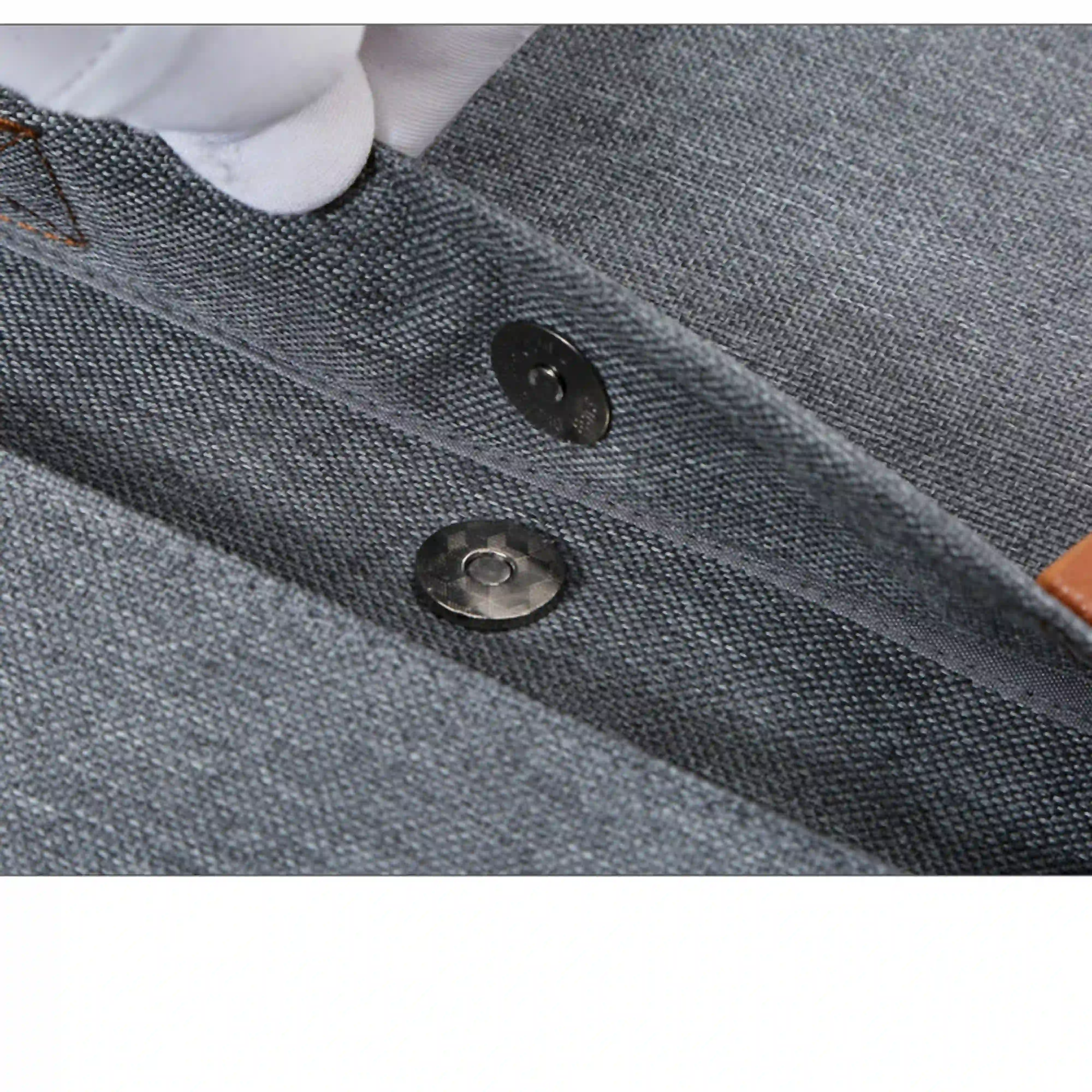 SNAP SHUT WITH A GENTLE TOUCH