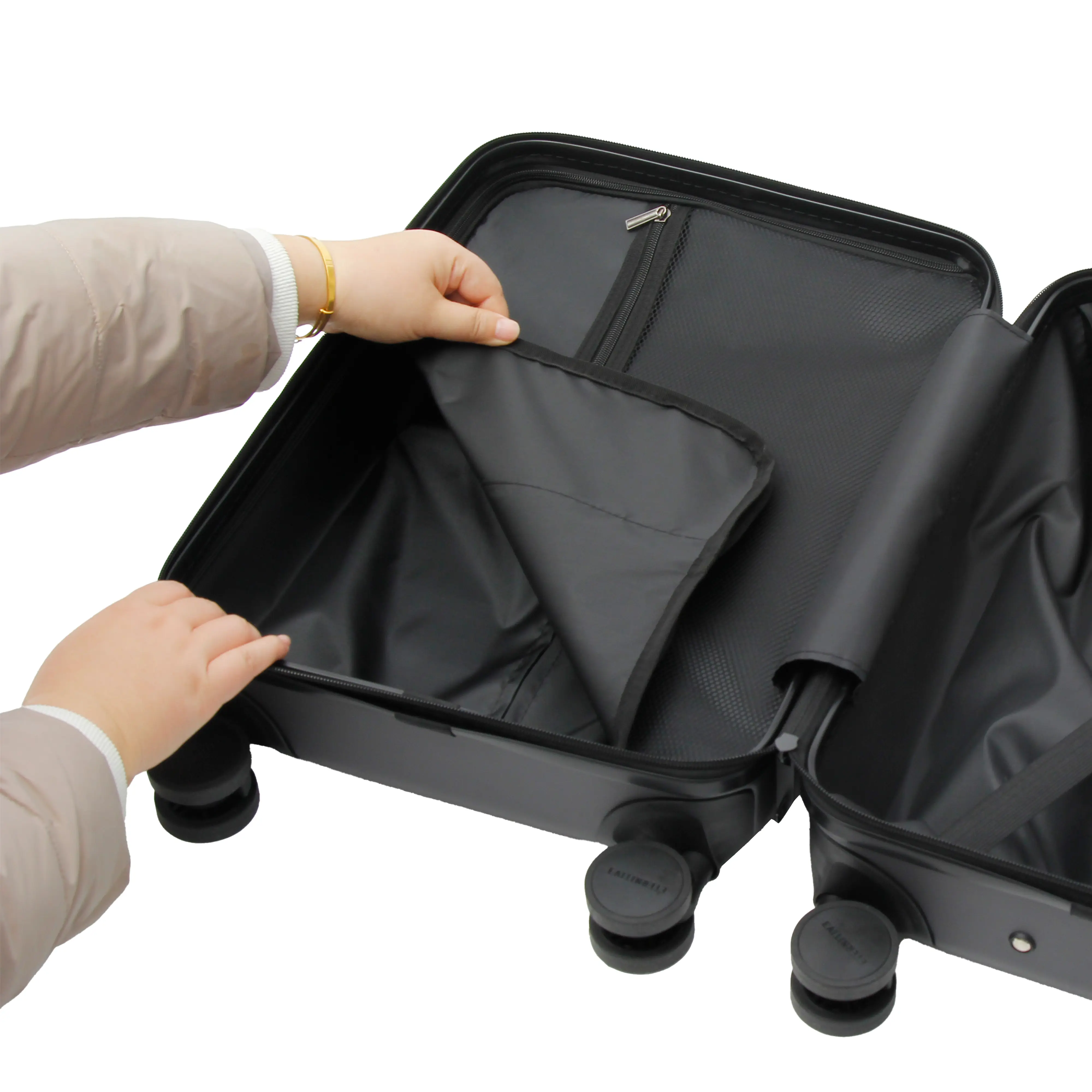 Каждый стежок выполнен с высочайшей точностью.